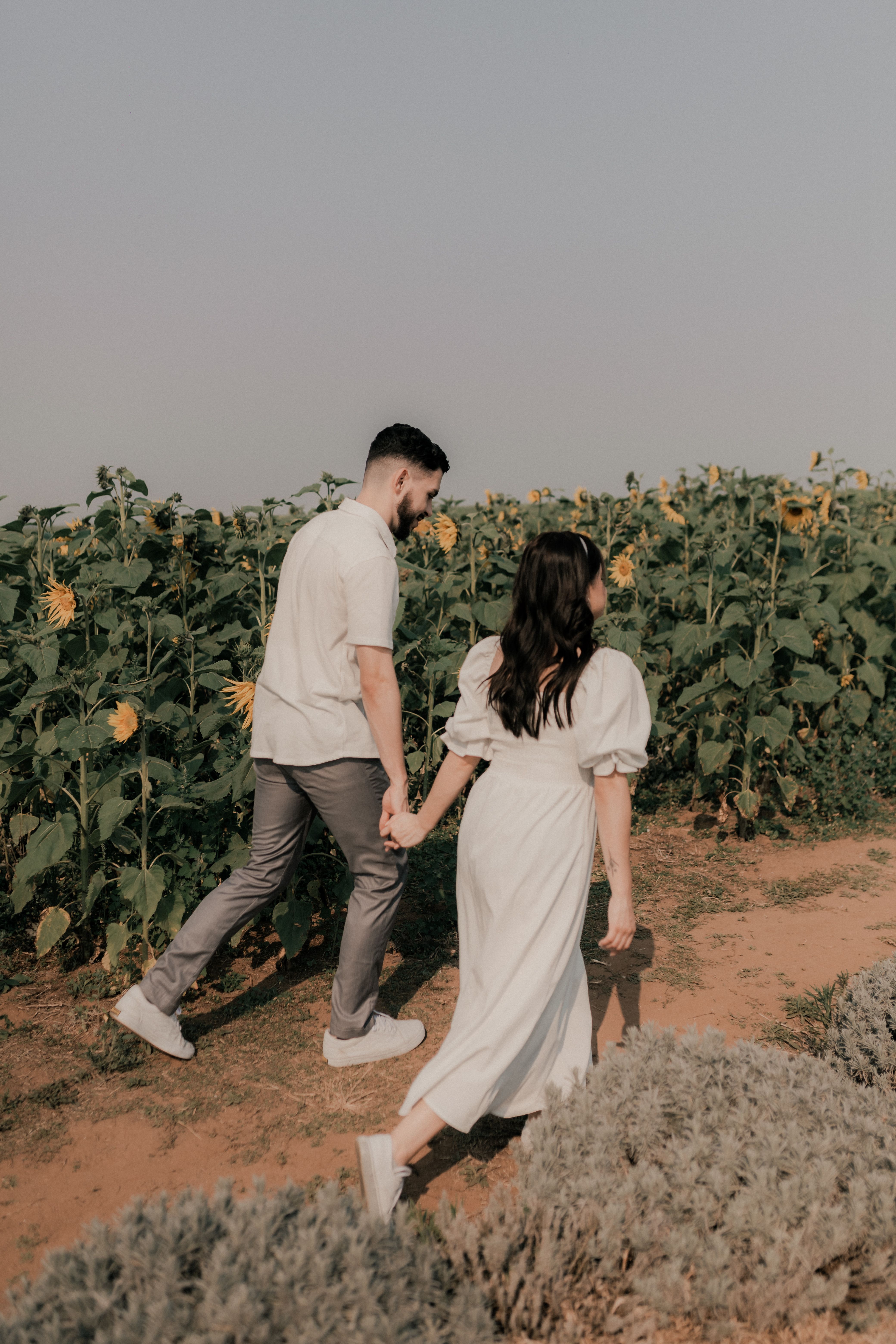 Online dating: starting a conversation on a niche platform