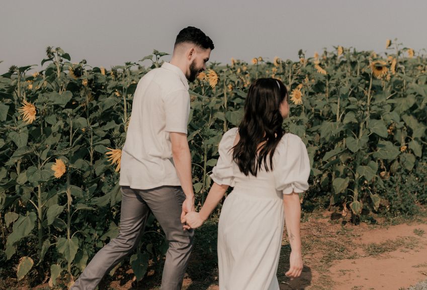 Online dating: starting a conversation on a niche platform