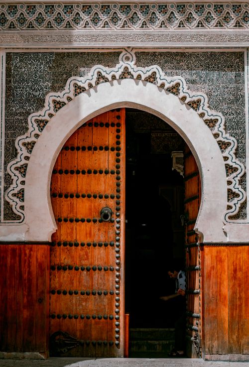 Free A beautifully intricate Moroccan doorway showcasing traditional design and art. Stock Photo