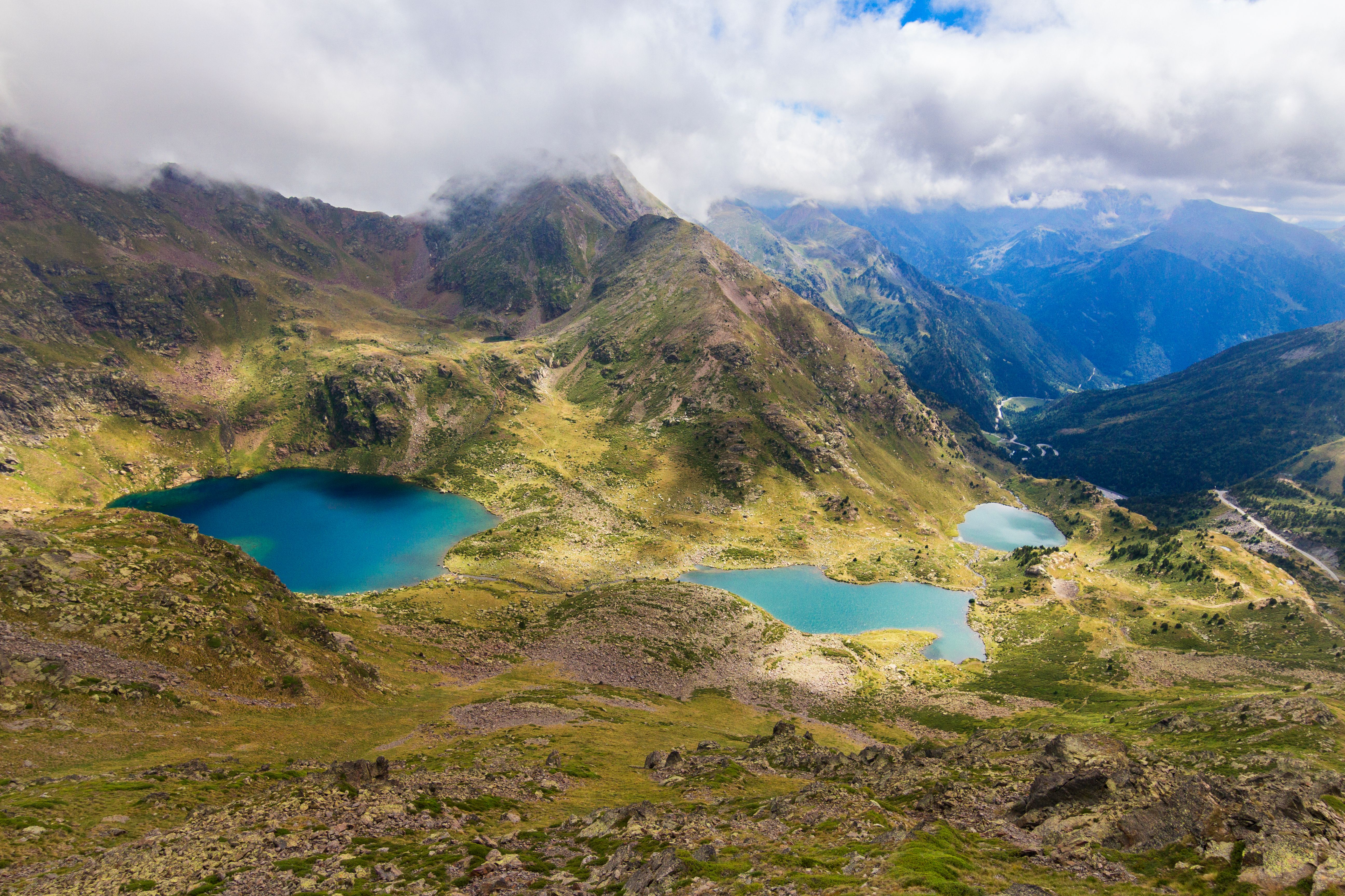 A mountain landscape with a lake and mountains · Free Stock Photo