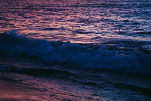 Free Ashen waves at dusk, capturing the tranquil beauty of the seascape. Stock Photo