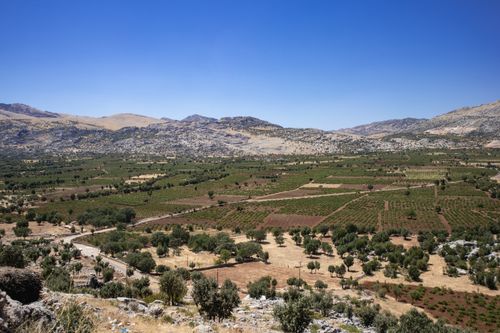 Free Expansive view of lush agricultural fields and mountains in Çermik, Diyarbakır, Türkiye. Stock Photo