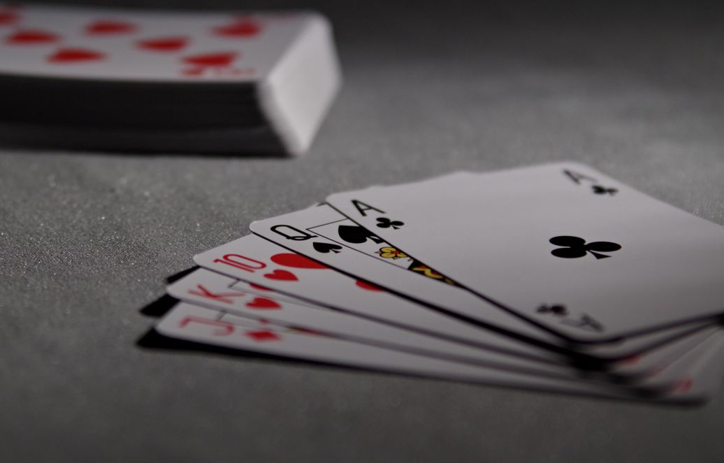 Online Casino: Spielautomaten und Live-Spiele im Überblick