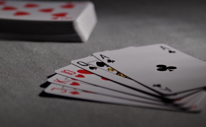 Online Casino: Spielautomaten und Live-Spiele im Überblick
