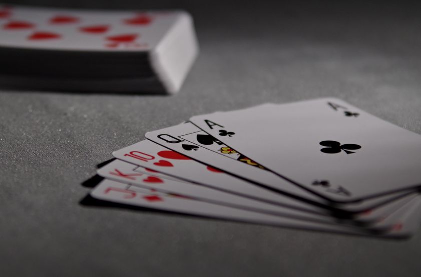 Online Casino: Spielautomaten und Live-Spiele im Überblick