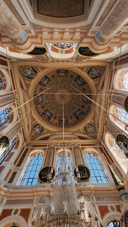 Free Intricately decorated dome of a historic mosque in Istanbul, showcasing Islamic art and architecture. Stock Photo
