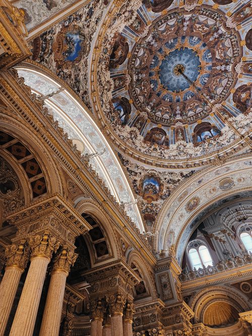 Free Intricate and ornate architectural design inside a historic cathedral in İstanbul, Türkiye. Stock Photo