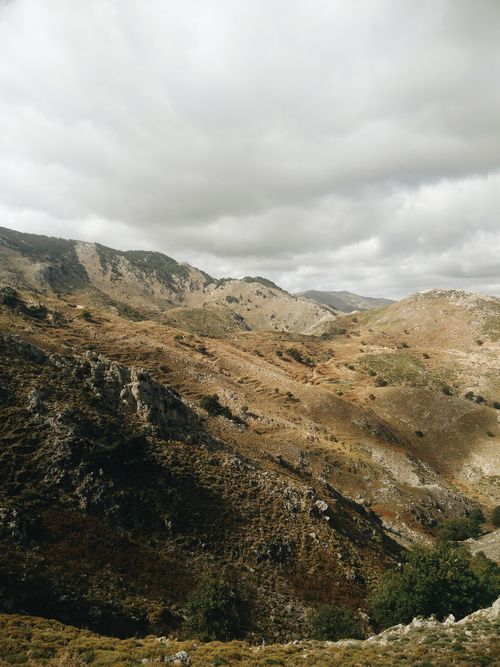 Free Breathtaking landscape of Crete's rocky mountains under cloudy skies, perfect for nature enthusiasts. Stock Photo
