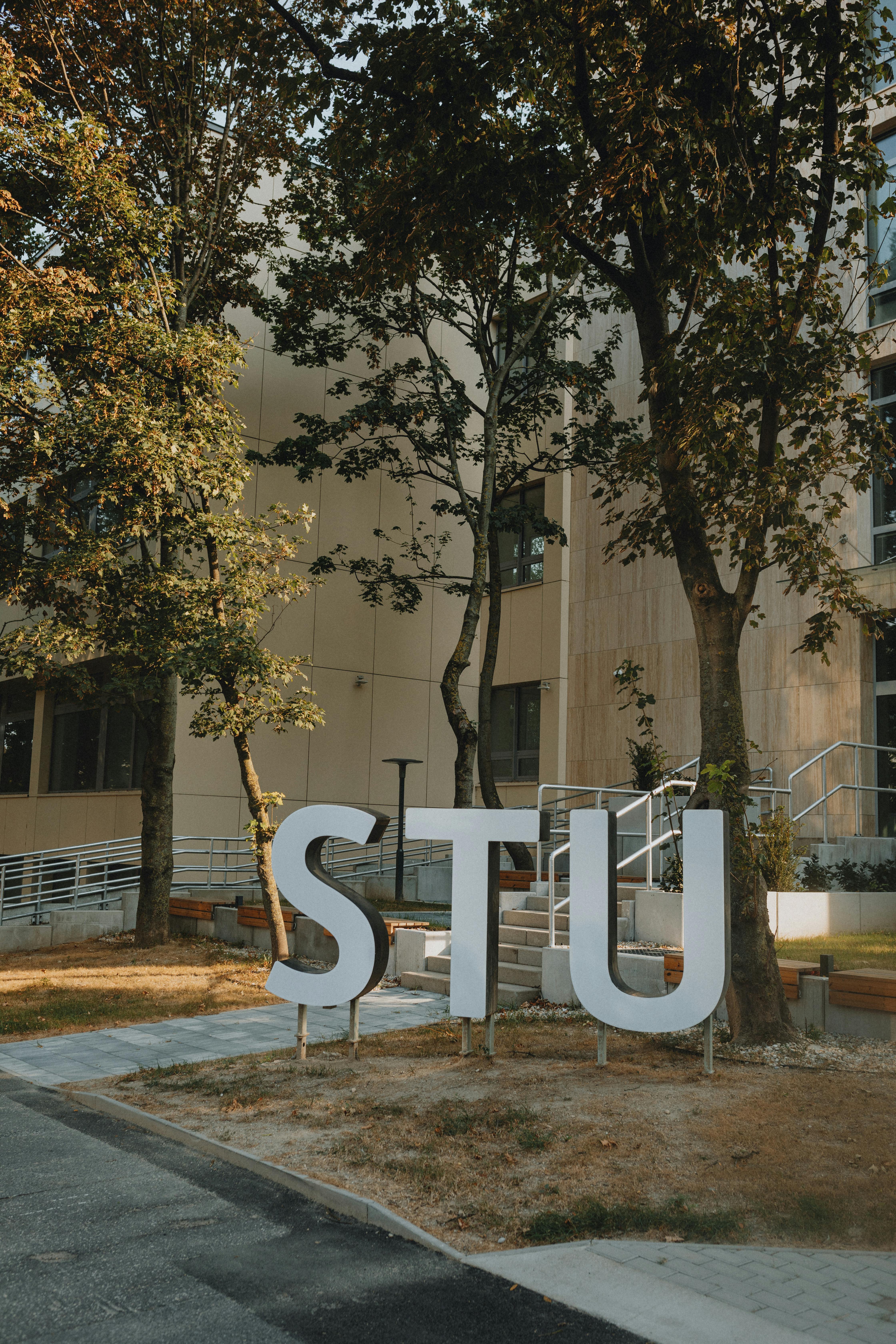 a sign that says stu in front of a building