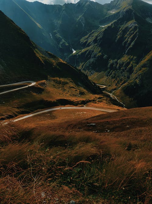 Foto Panorâmica De Montanhas Durante O Dia