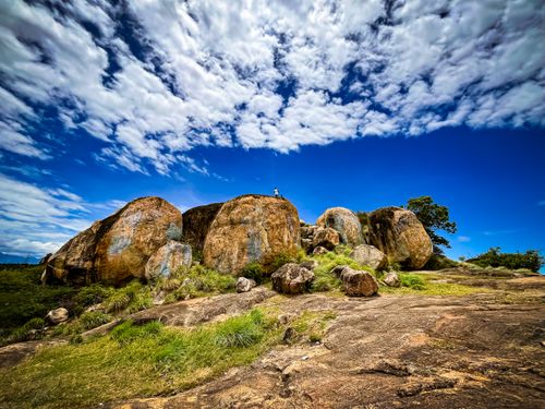 Free Stunning rocky landscape with clear blue skies and fluffy clouds, perfect for nature lovers. Stock Photo