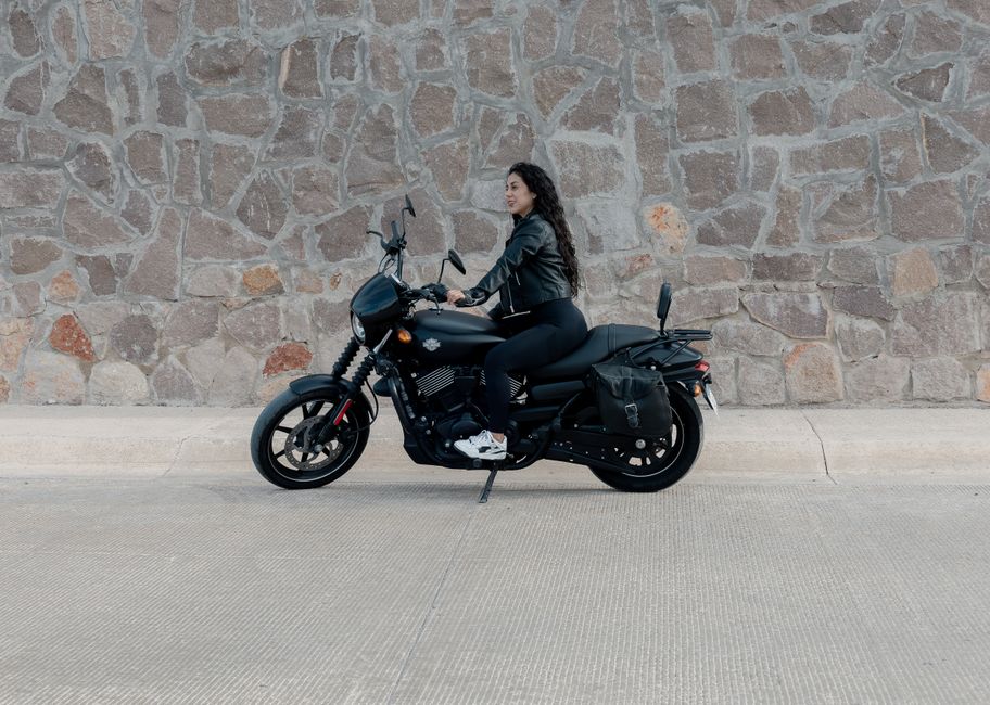 Woman on motorcycle in San Luis Potosí, exuding confidence and style.