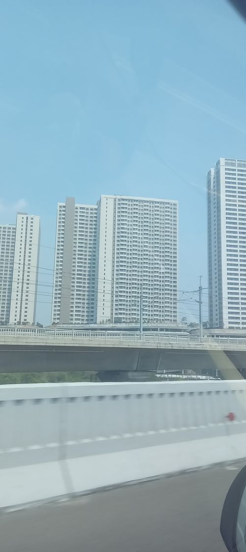 Free multi-storey building Stock Photo
