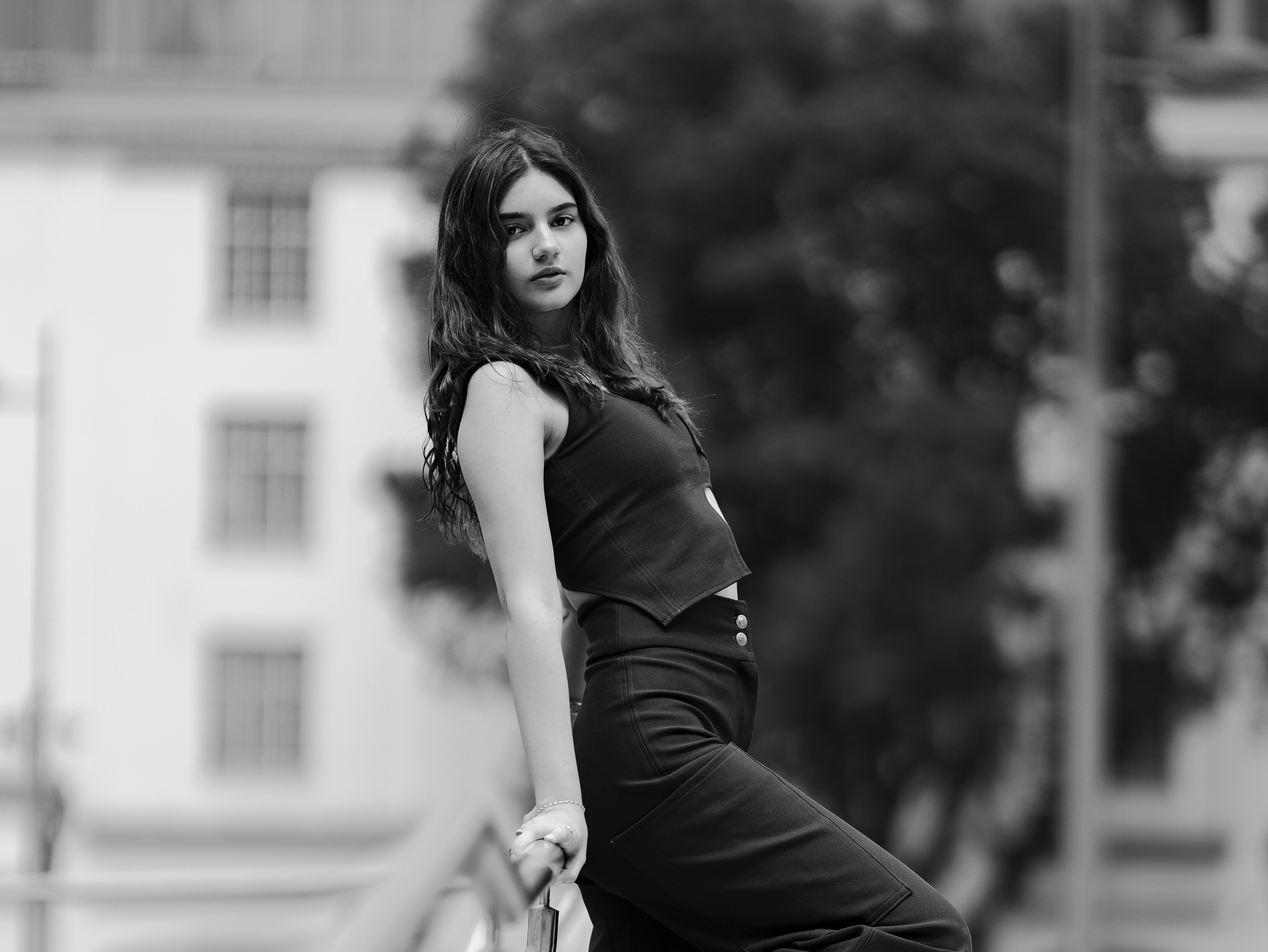 Elegant artistic portrait of a woman posing outdoors in San José, Costa Rica.