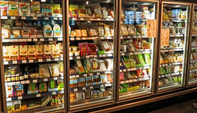 Allée réfrigérateurs commerciaux