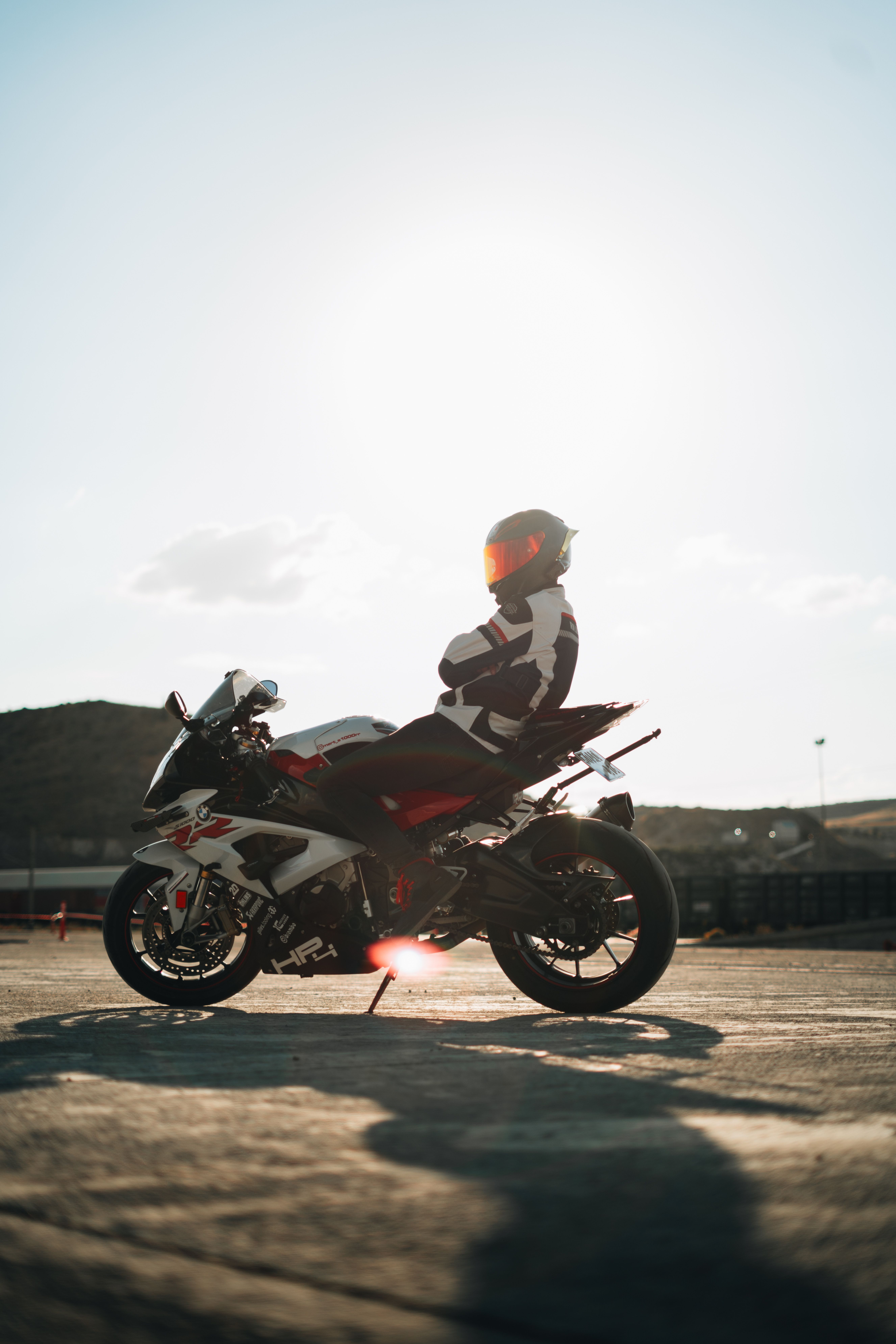 Accessoires indispensables pour les longs trajets en moto en 2026 - illustration