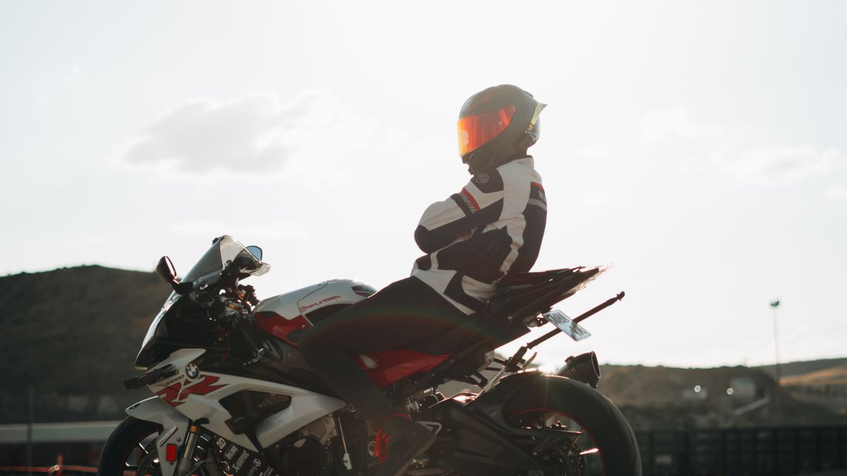 Accessoires indispensables pour les longs trajets en moto en 2026 - illustration
