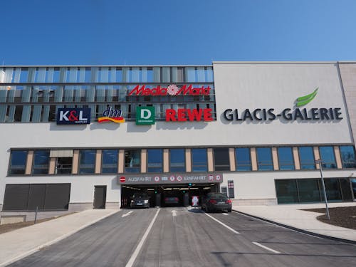 Free K&l D Rewe Glacis-galareie Store Stock Photo