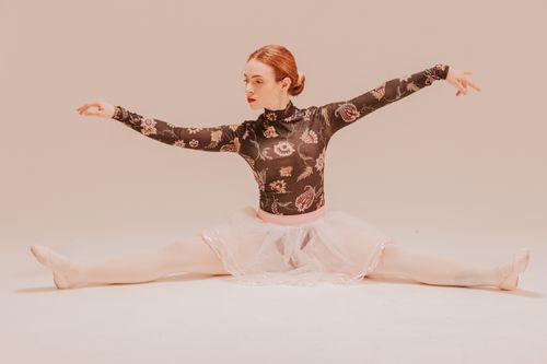Free Elegant ballerina demonstrates flexibility and poise in São Paulo studio. Stock Photo