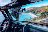 乘坐敞篷车，在美属维尔京群岛圣约翰欣赏令人惊叹的海滩景观