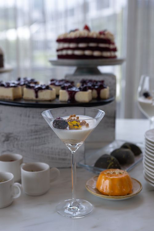Free Luxurious dessert table featuring a variety of elegant cakes and sweets. Stock Photo