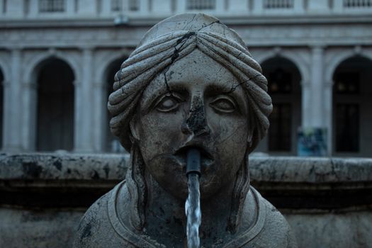 Statua e fontana italiana