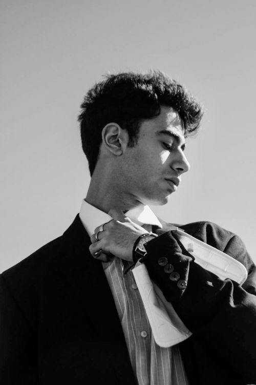 Free Elegant black and white portrait of a man wearing a suit, exuding sophistication. Stock Photo