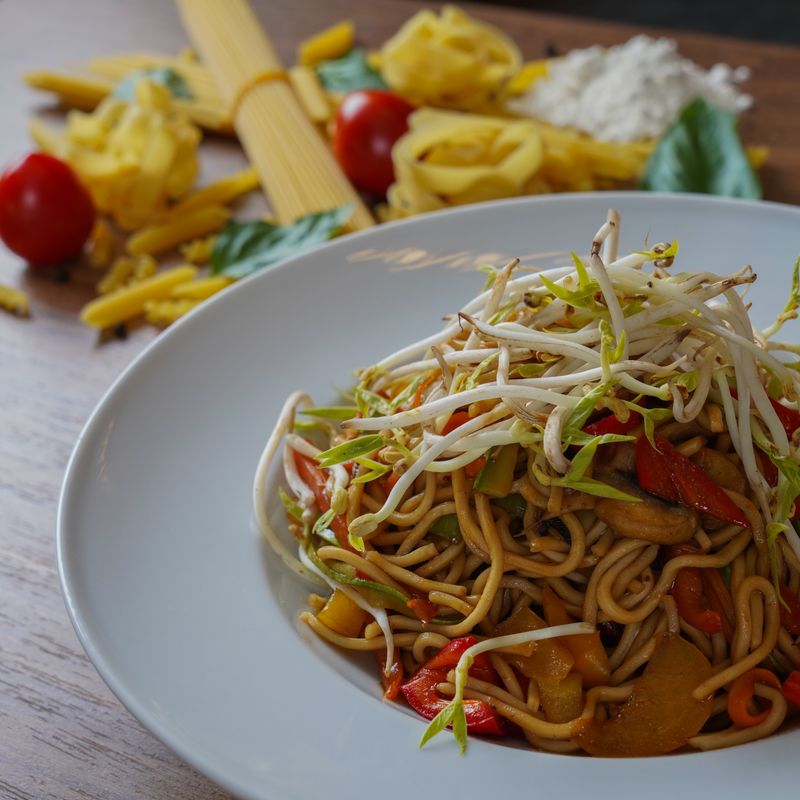 Bean Sprout and Scallion Stir-Fried Noodles
