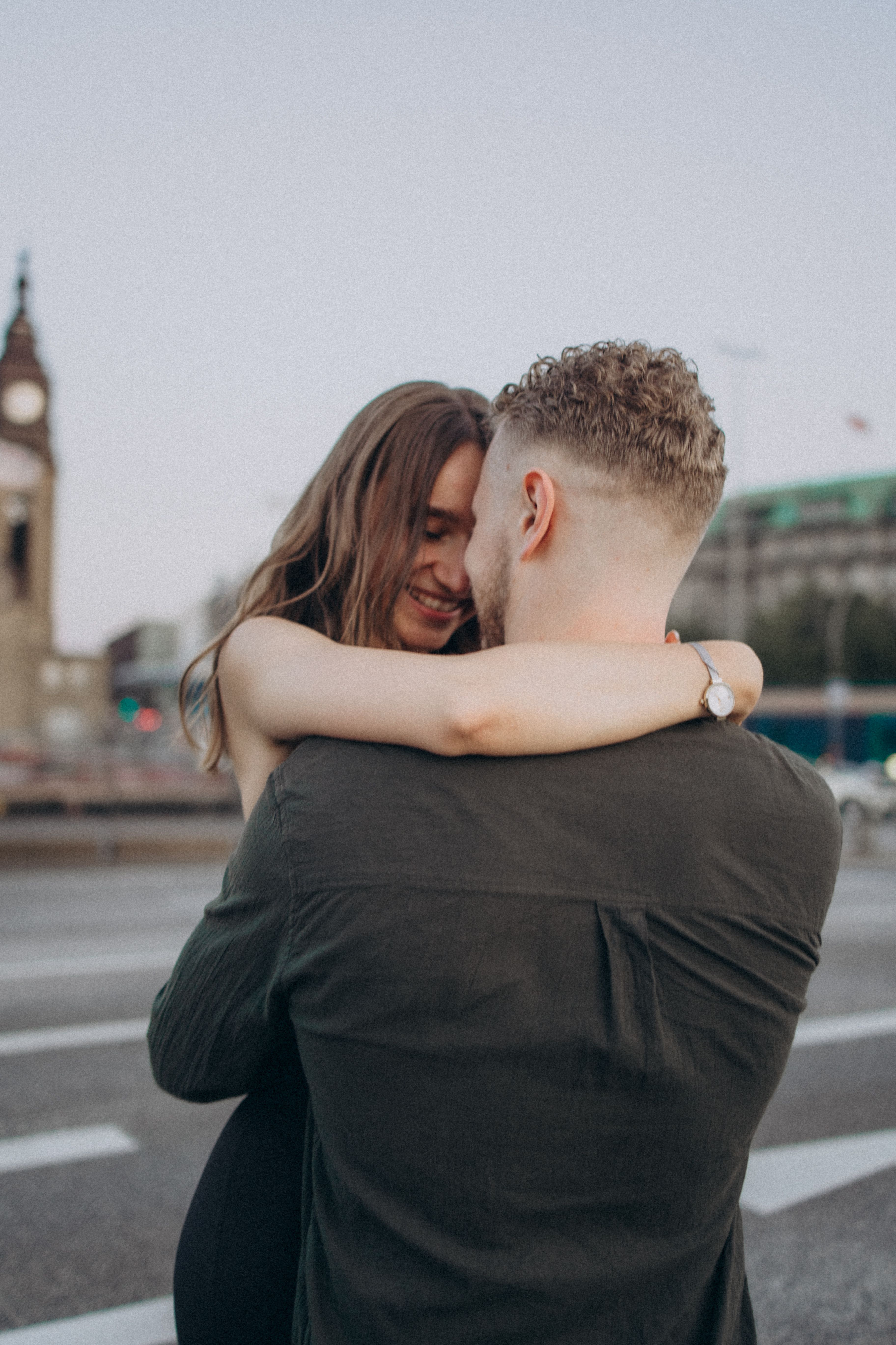 Couple hugging in front of big ben in london · Free Stock Photo
