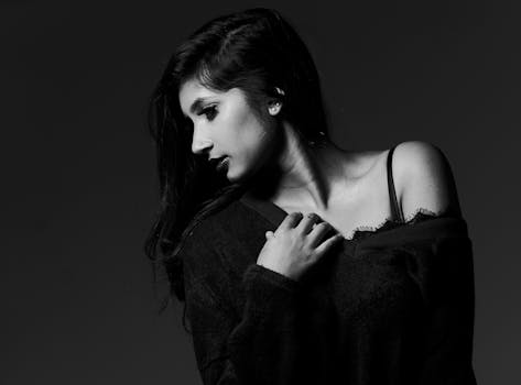 迷人的黑白肖像展现了女性的优雅