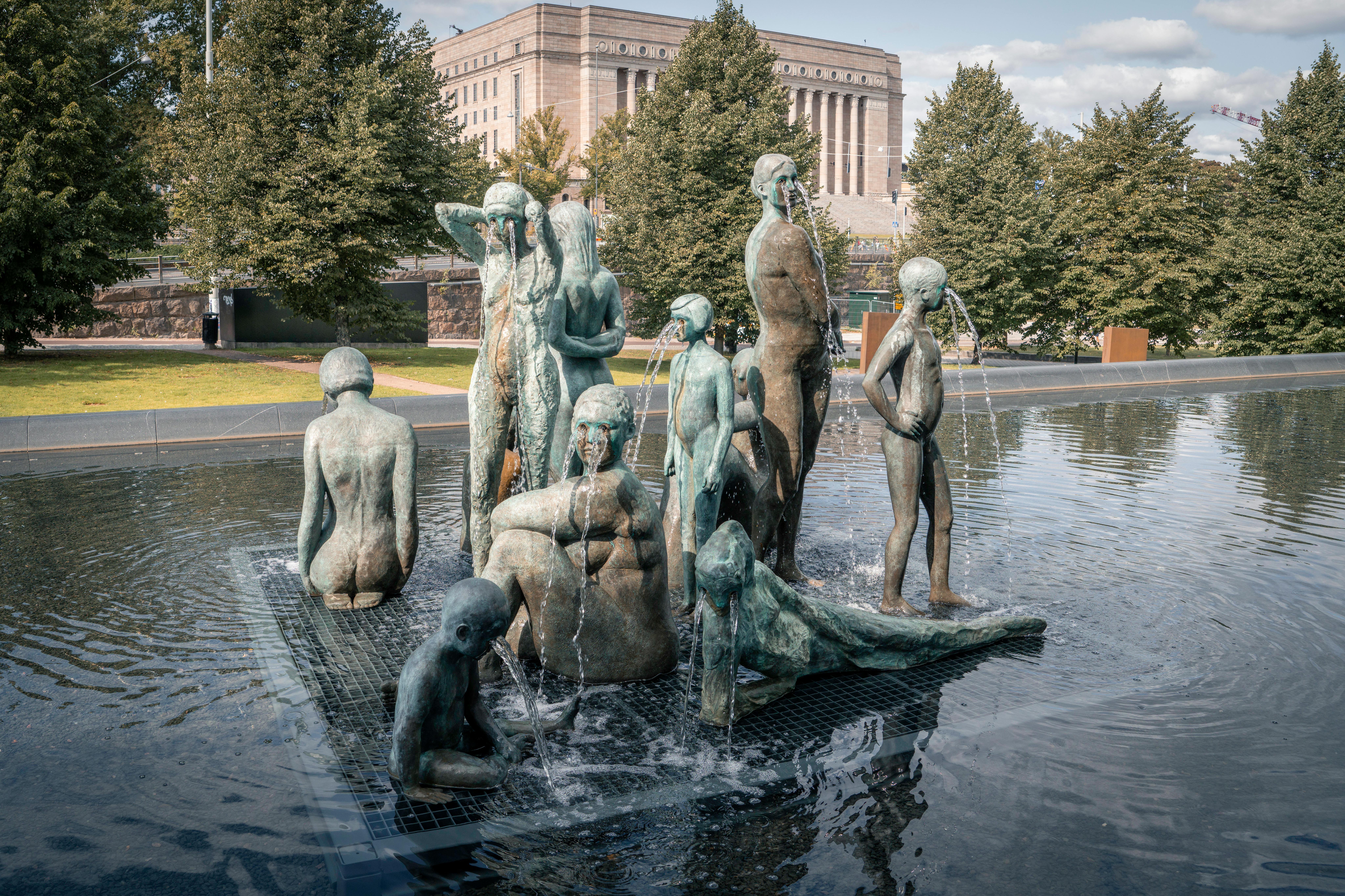 Helsinki park bronze fountain sculpture — Sibelius Park 600 steel pipes monument + Linnanmäki 1950 free entry