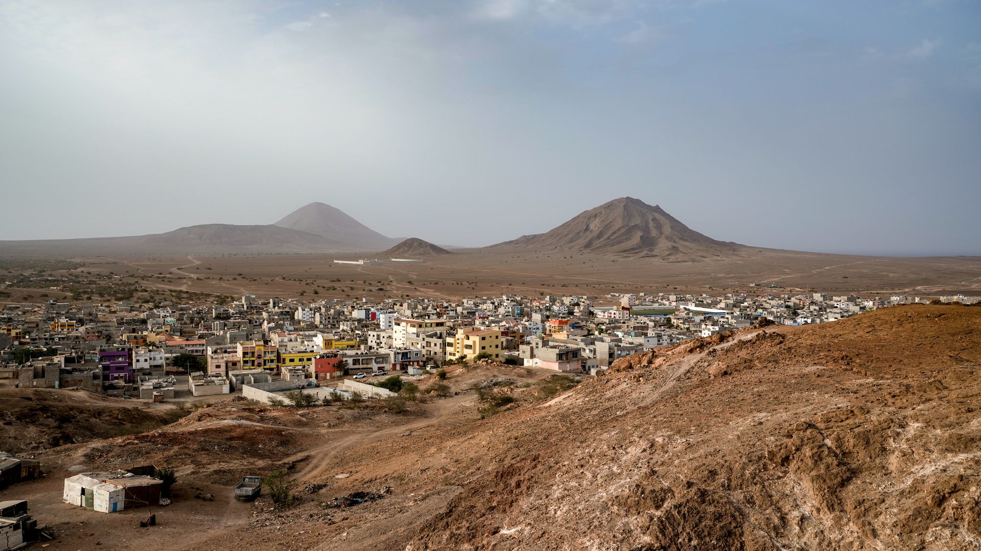 Bulutlu havada Cape Verde sahil kasabası
