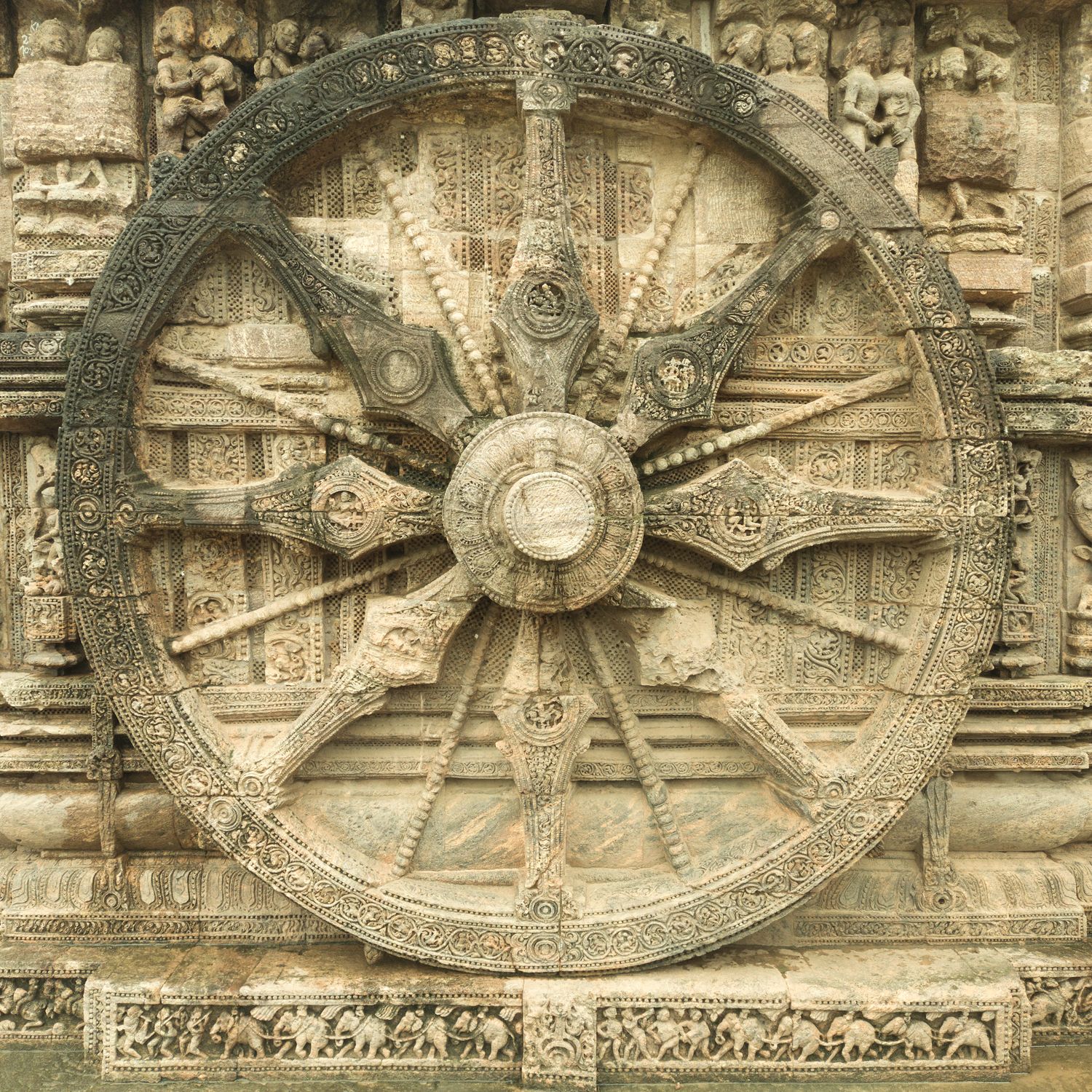 Wheel Of Konark Sun Temple Free Stock Photo wheel-of-konark-sun-temple-free-stock-photo