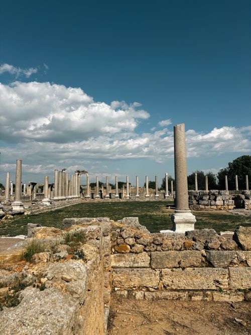Free Explore the ancient ruins of Perge with majestic columns under a clear blue sky in Antalya, Türkiye. Stock Photo