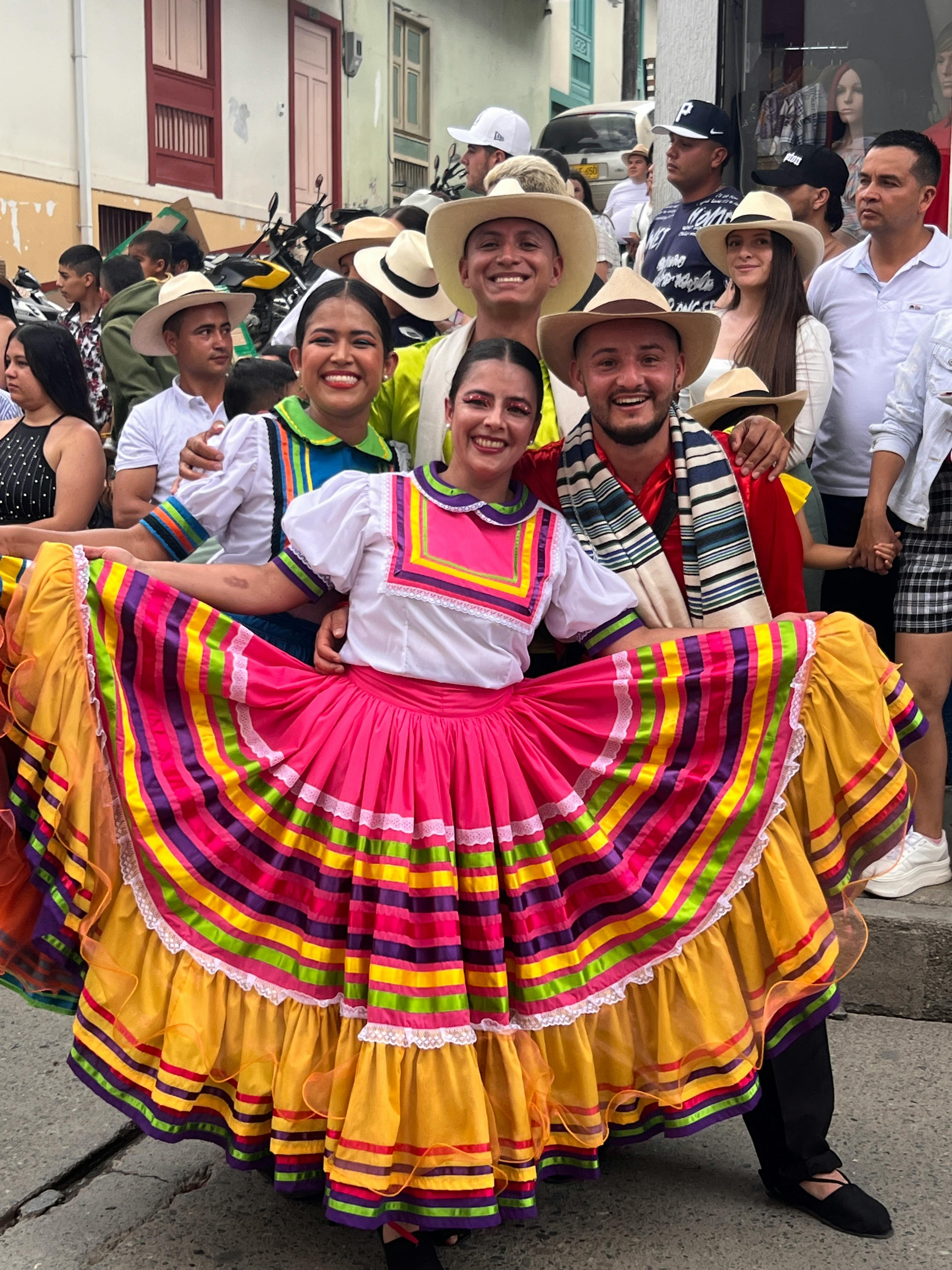 Ioan Bocșa și Grupul “ICOANE își unesc forțele cu Ansamblul “Someșul Beclean pentru un spectacol de excepție de Sfântul Andrei, pe 5 decembrie la Beclean!