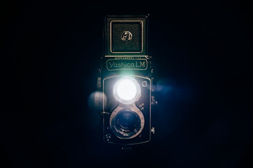 Kostnadsfri bild av analog kamera, antik, blixt