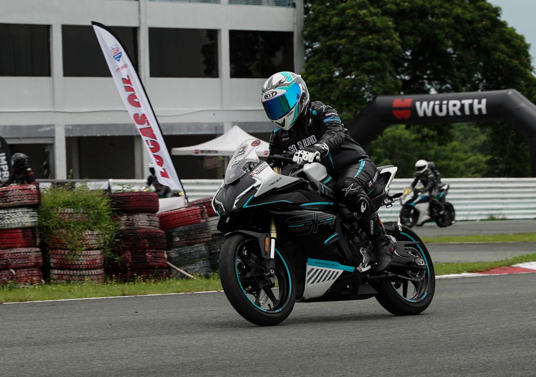A person riding a motorcycle on a race track · Free Stock Photo