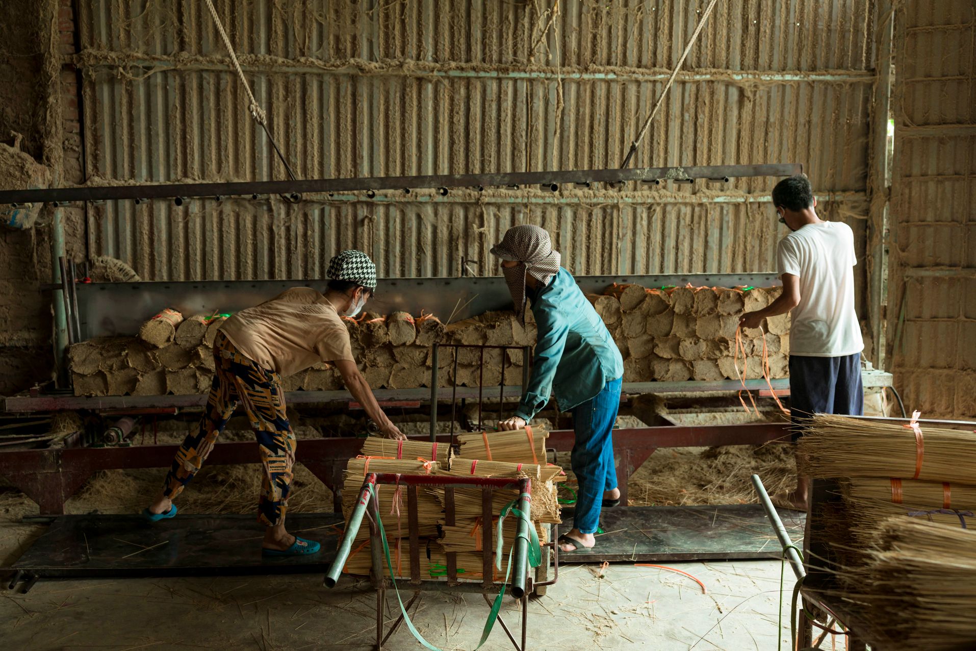 wage-labour-explained-how-it-works-and-its-real-impact