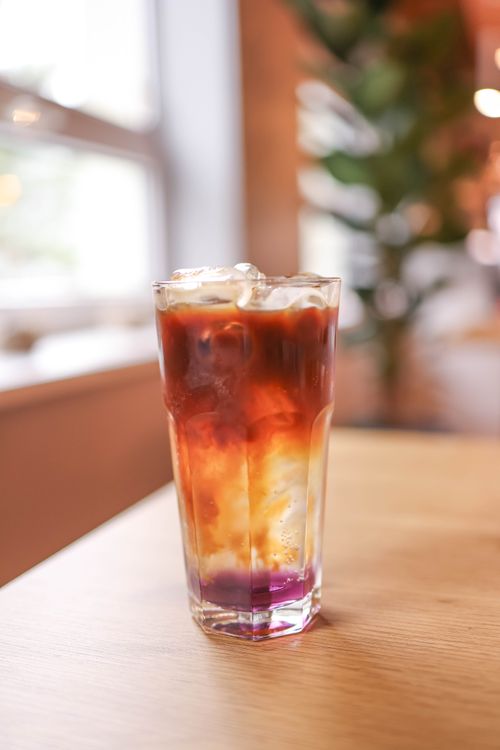 Free A tall glass of refreshing iced tea with mint and lemon, perfect for summer. Stock Photo