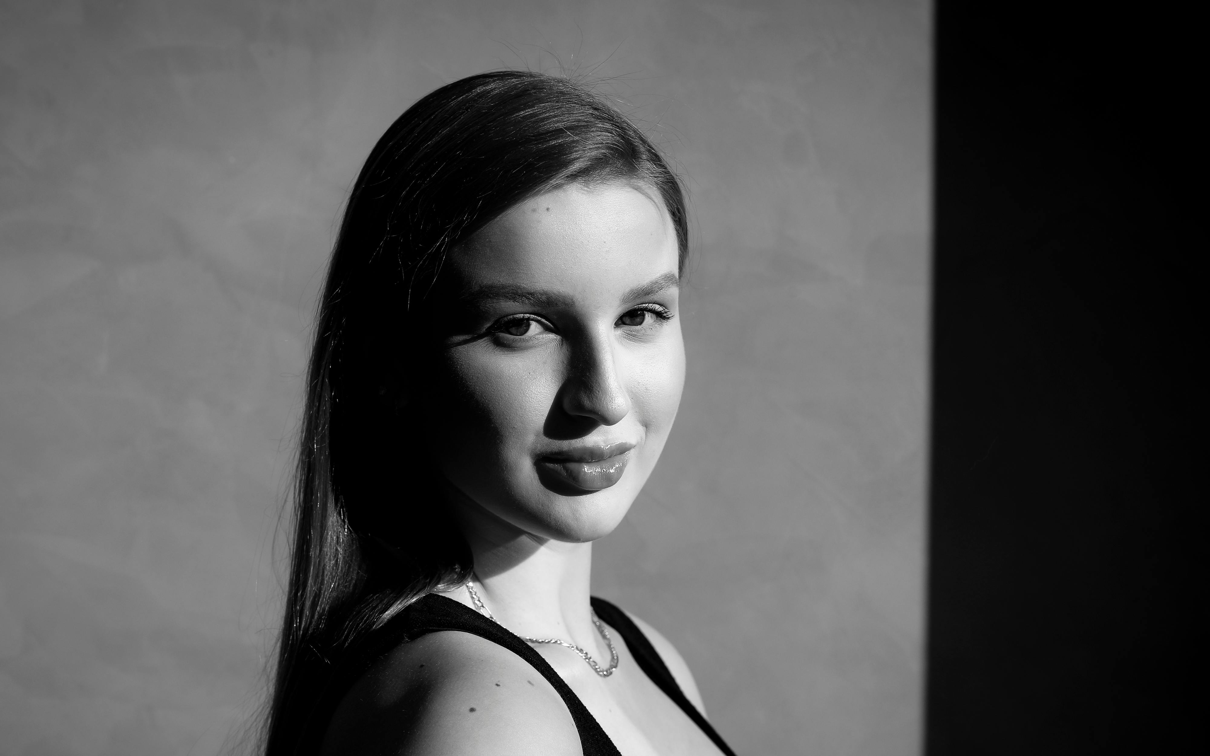 Free A captivating black and white portrait highlighting a woman's elegance and poise. Stock Photo