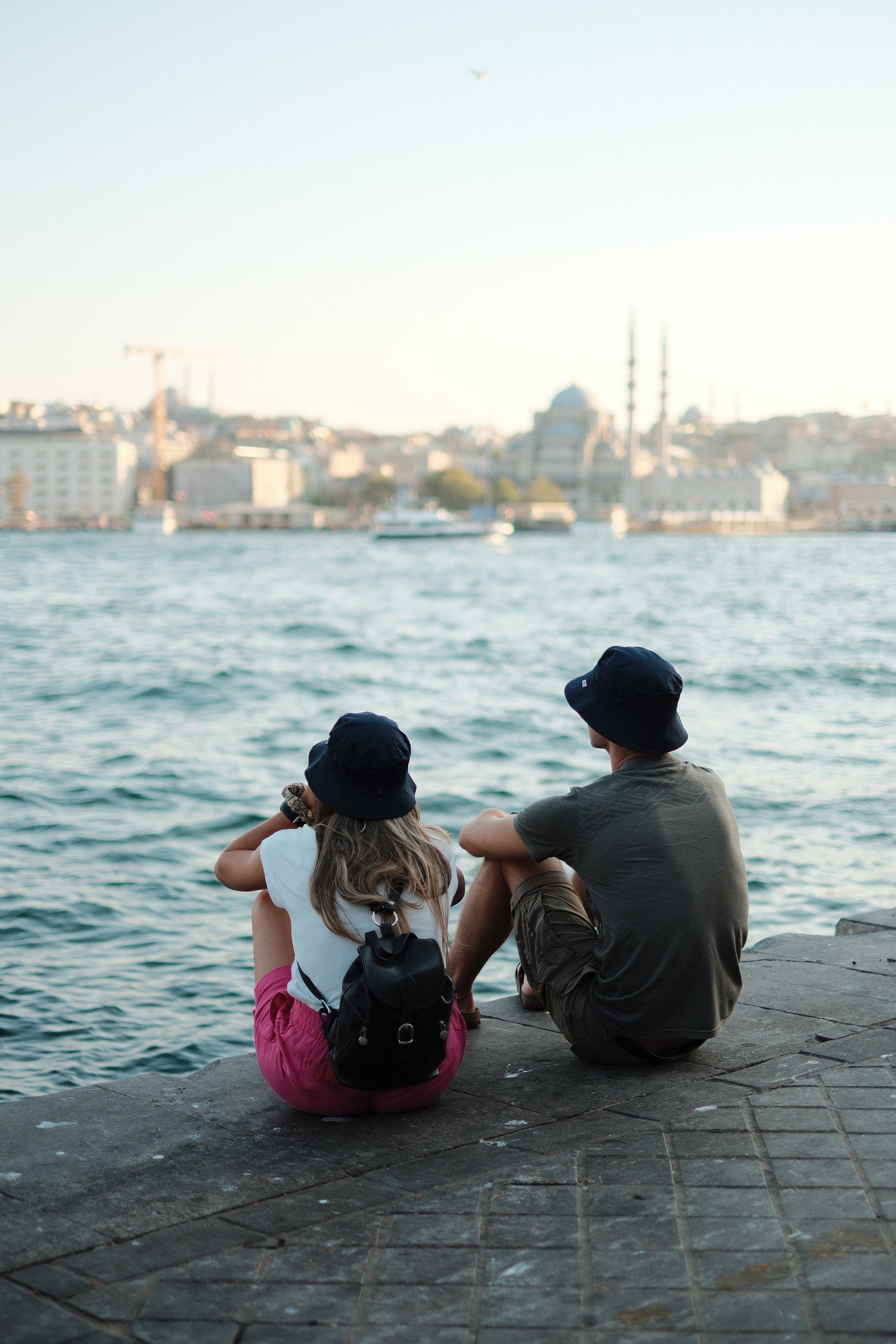 Online dating: starting a conversation on a niche platform