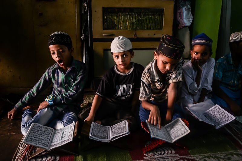 Children reading the Quran together for Nazra Quran practice