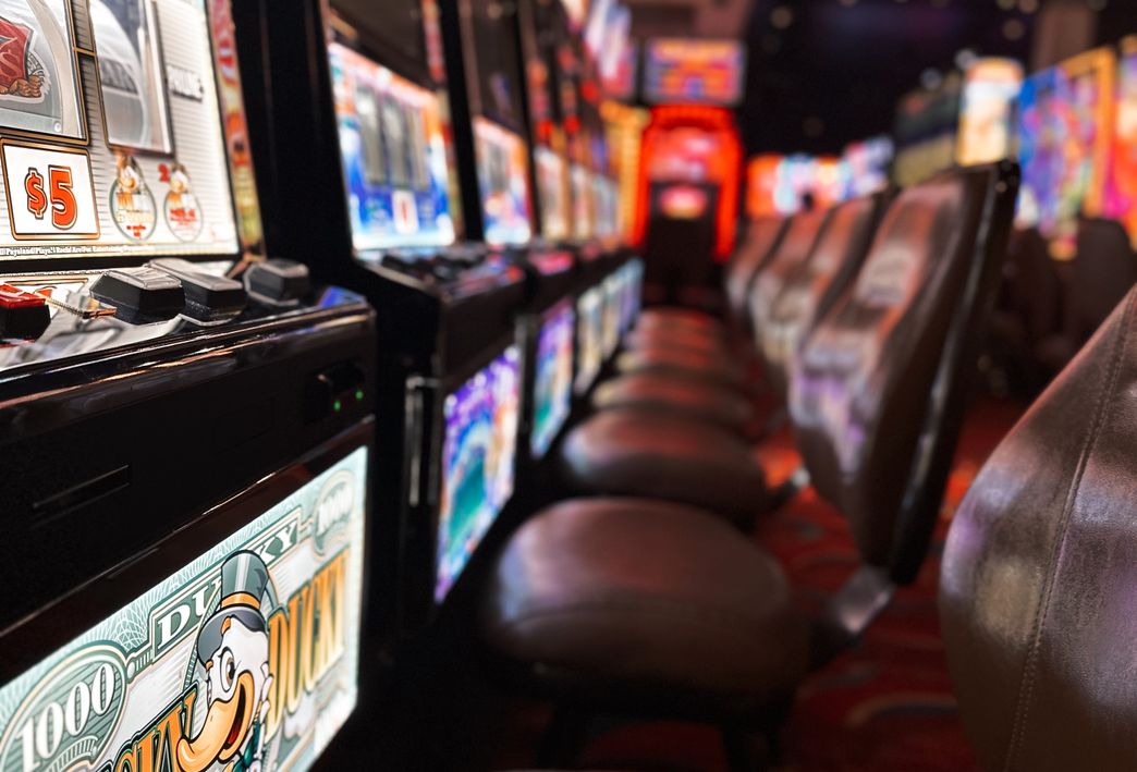 Online Casino: Spielautomaten und Live-Spiele im Überblick