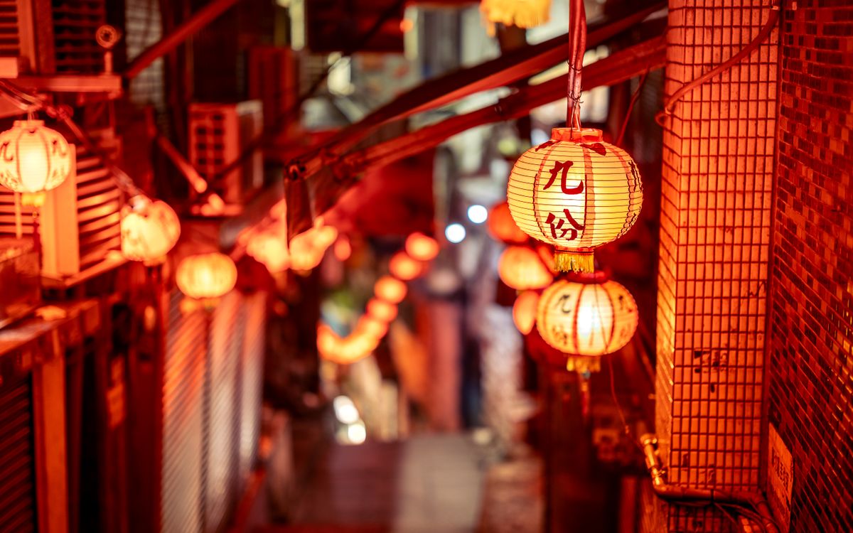 A narrow alley with red lanterns hanging from the ceiling · Free Stock ...