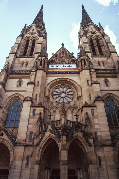 Free Detailed view of St. Maria cathedral's gothic facade with twin towers and intricate rose window. Stock Photo