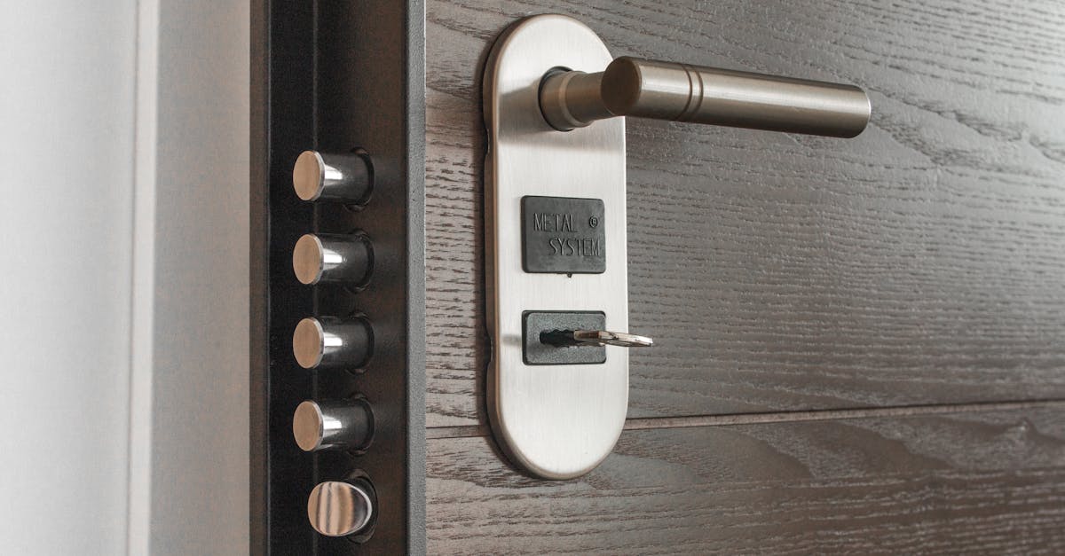 How to pick a door lock with a hairpin