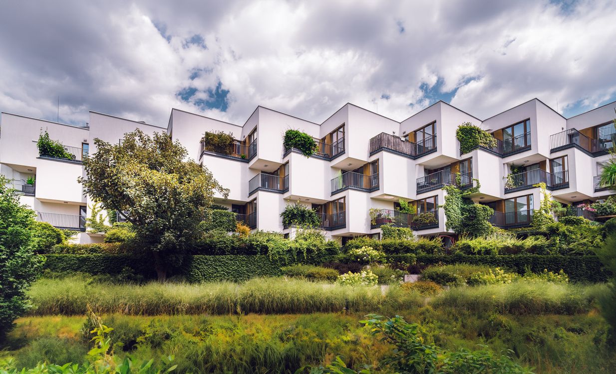 Green eco housing estate. · Free Stock Photo