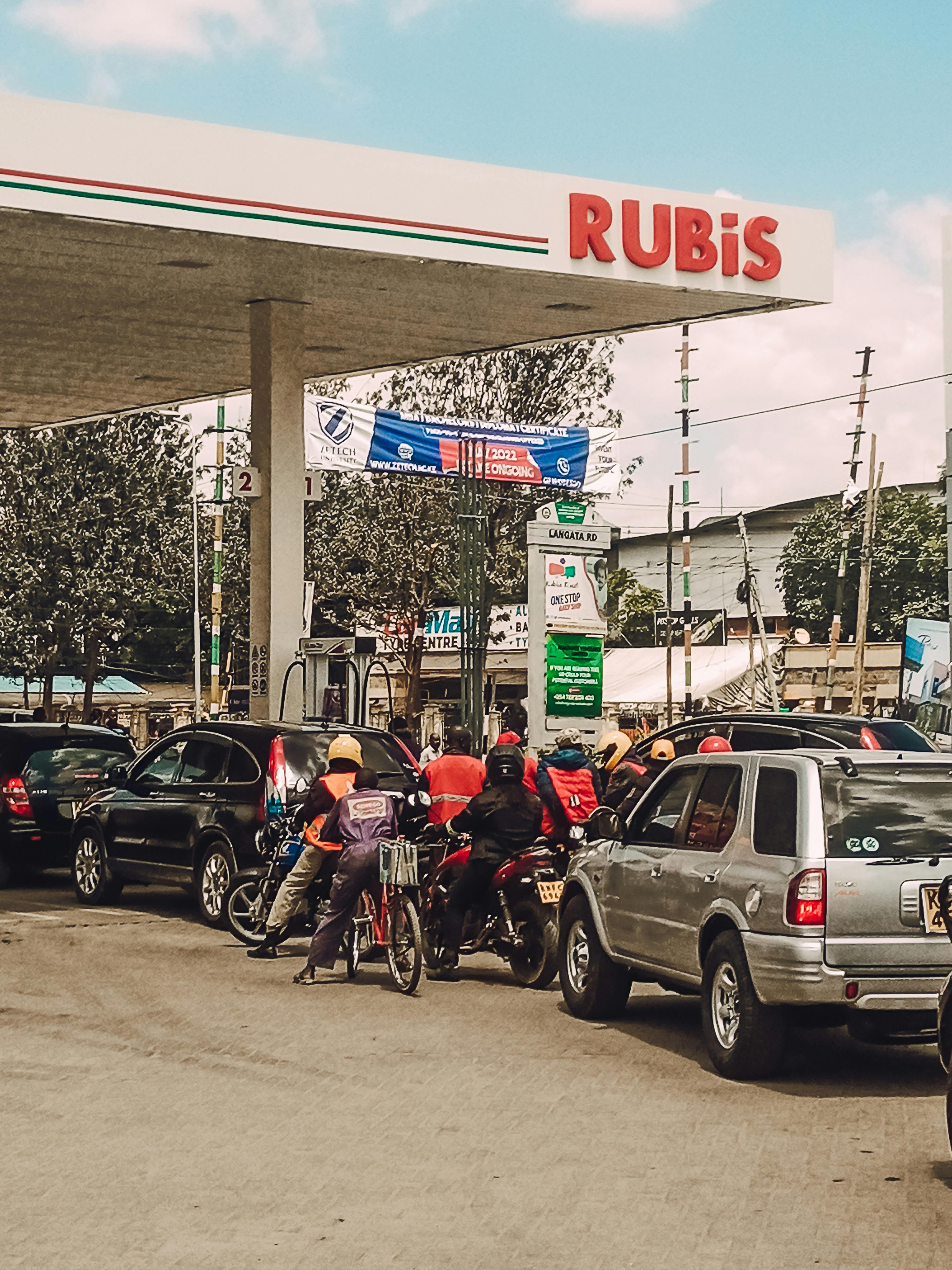 Șoferii, nemulțumiți în benzinării! Ce eveniment a stârnit revolta astăzi