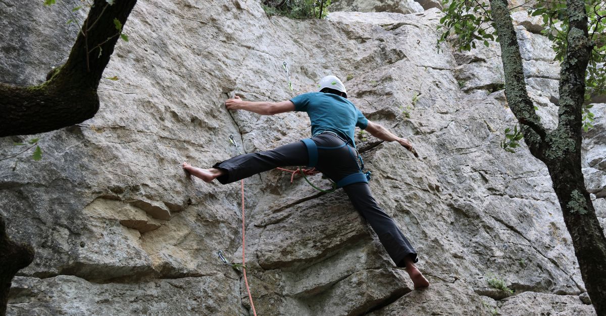 Guide Complet pour Débuter en Escalade : Techniques et Équipement