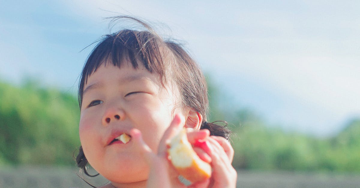 How to wake up a baby to eat